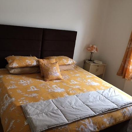 Cherry Tree Guesthouse 브래드포드온아본 외부 사진